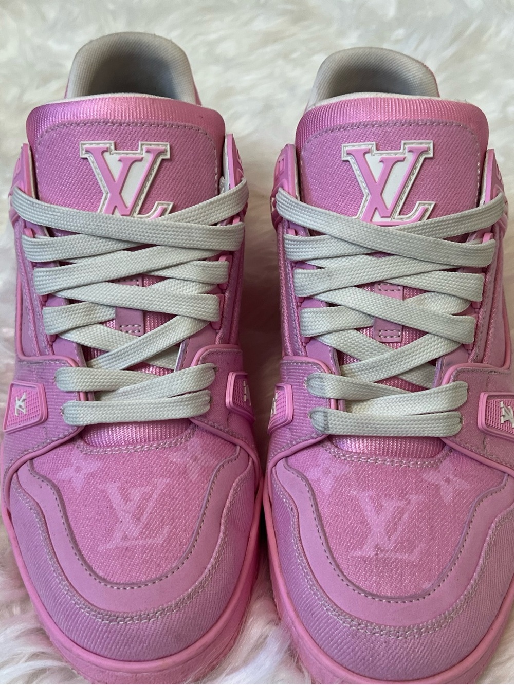 Louis Vuitton Pink Monogram Low-Top Sneakers. Size 9.